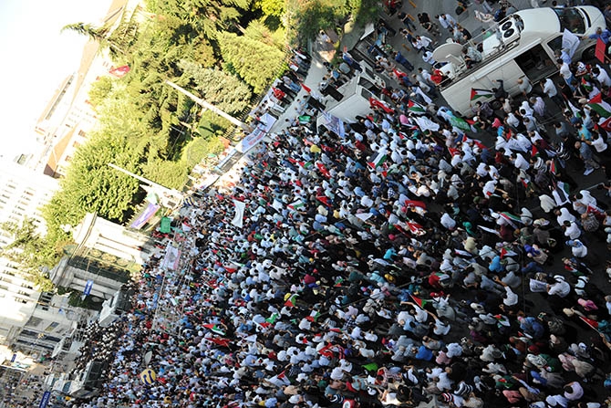 Binlerce Kişi Gazze İçin İstiklal Caddesi'ni Doldurdu 5