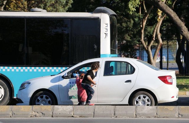 Kaldırımda Uyuyan Minik Suriyeli Çocuk Suad 9