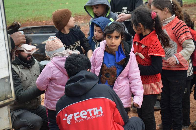 Ankaralı hayırseverler İdlib’de yetimleri sevindirdi 22