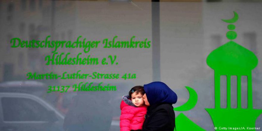 Almanya'da İslami Tatil Günü Tartışması