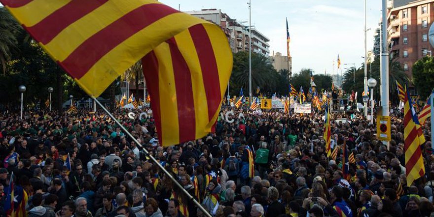 Barselona'da Tutuklu Katalan Siyasetçilerin Serbest Bırakılması İçin Protesto