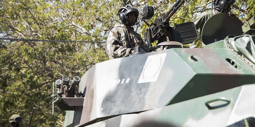 Zimbabve'de Tanklar Başkente Doğru İlerliyor