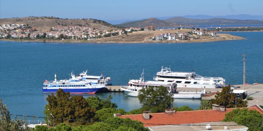 Yunanistan'ın Semadirek Adası'nda Mahsur Kalan Turistlerin Tahliyesi Başladı