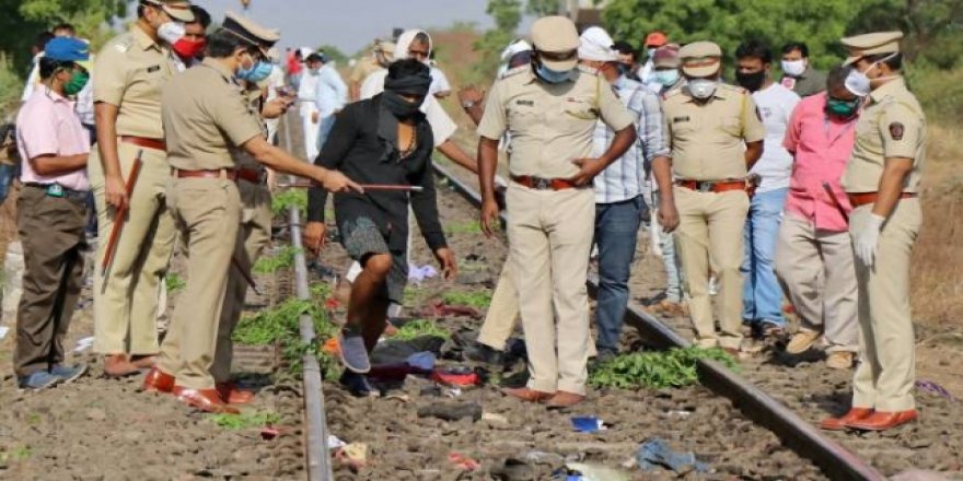 Hindistan'da Tren Göçmen İşçilere Çarptı: 16 Ölü