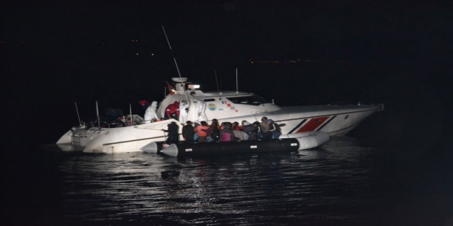 Çanakkale ve Balıkesir açıklarında 74 göçmen kurtarıldı