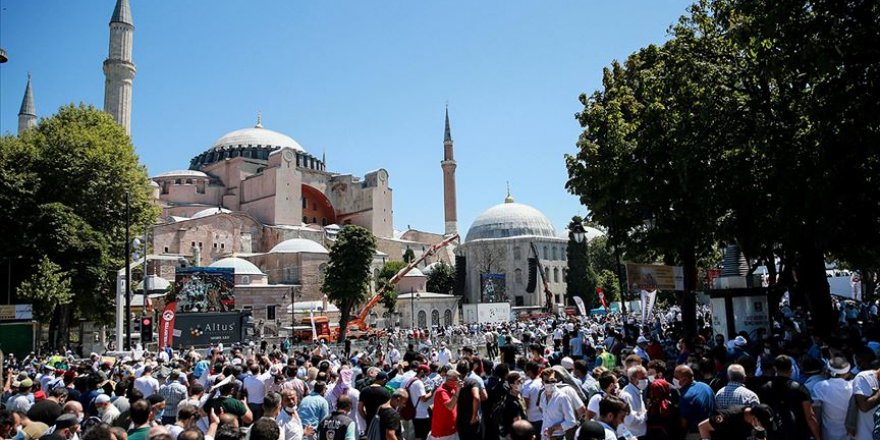 86 Yıl Sonra Ayasofya Camiinde ilk Cuma namazı kılındı