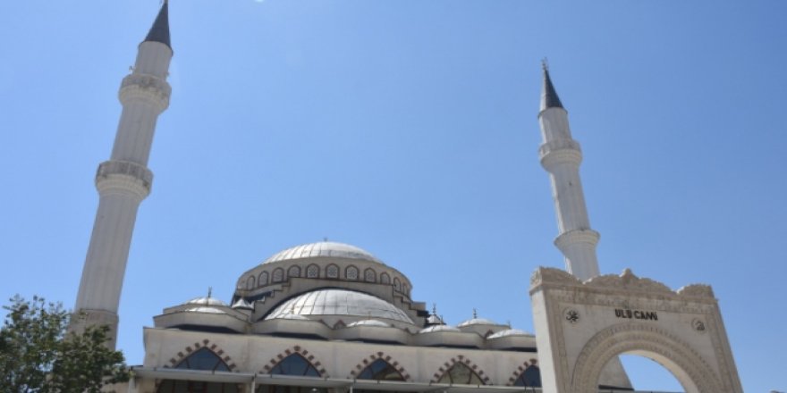 Hakkari'de yapımı tamamlanan Ulu Camii ibadete açıldı