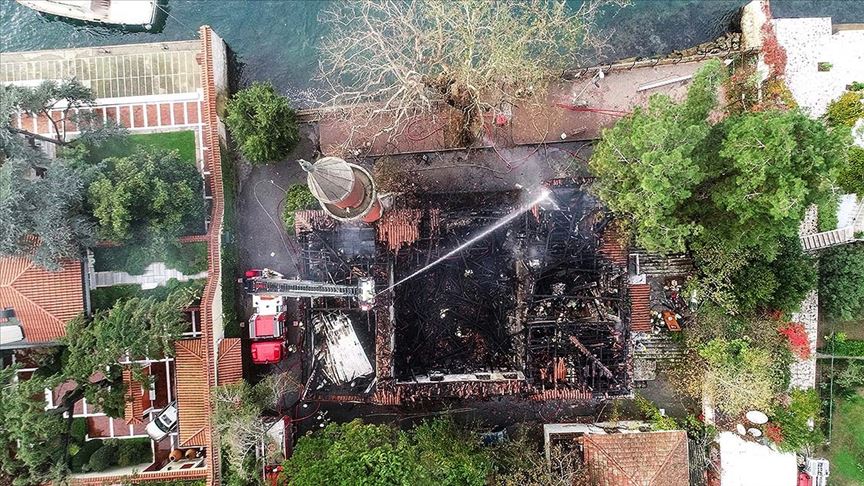 İstanbul İtfaiyesi: Vaniköy Camisi yangını elektrik tesisatından çıktı