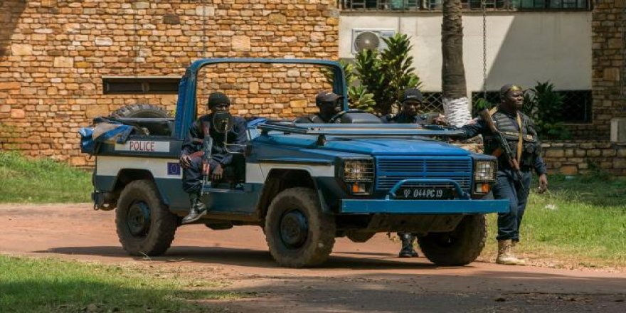 Orta Afrikalı 117 asker komşu Kamerun’a sığındı