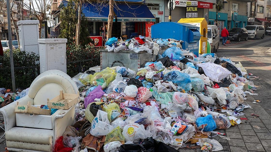 Maltepe’de çöpler 5 gündür toplanmıyor