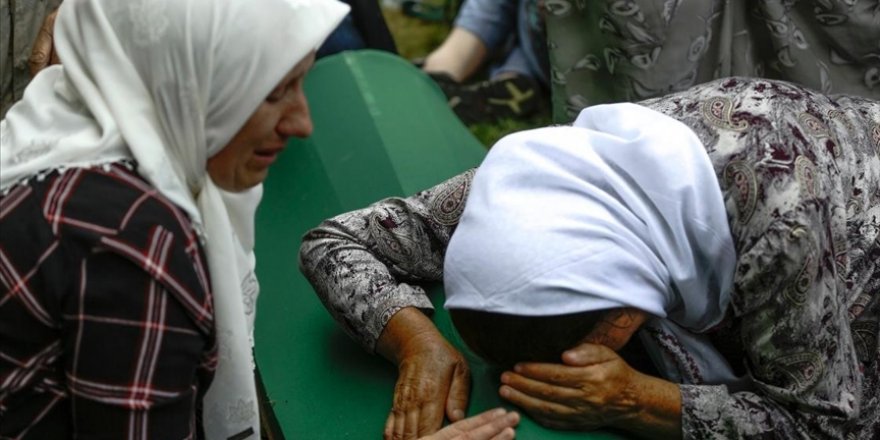 Srebrenitsa Soykırımı'nın 19 kurbanı daha toprağa verildi