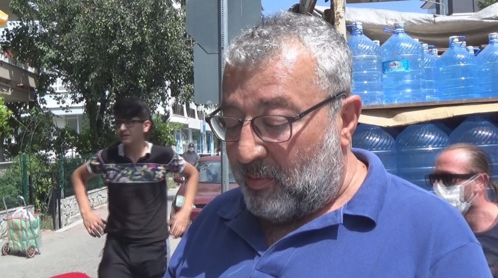 Irkçı belediye başkanının zabıtalarından protestoya engel