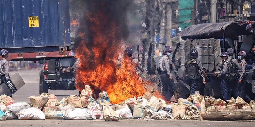 Myanmar’da darbeci ordu 65 protestocuyu kasten öldürdü