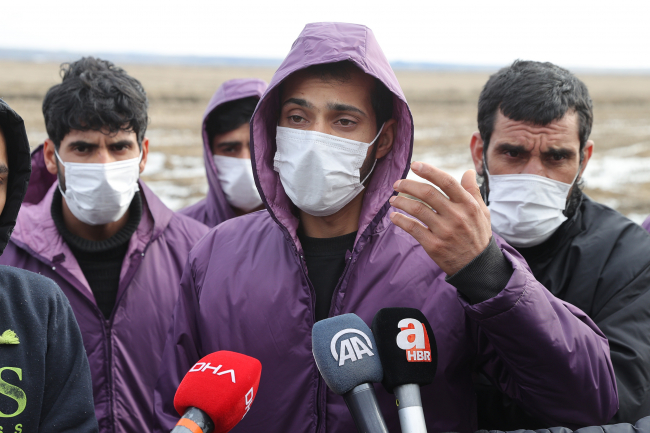 Göçmenler Yunanistan sınırında yaşadıklarını anlattı