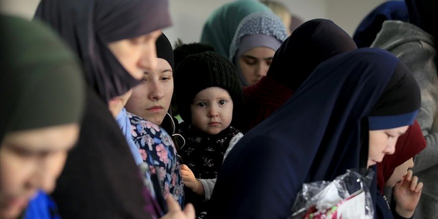 Savaşın göçe zorladığı kadınlar, çocuklarına hem annelik hem babalık yapıyor