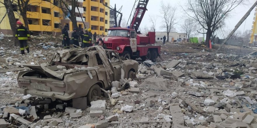 Ukrayna’da bombalanan yatakhane enkazından 3'ü çocuk 5 kişinin cesedi çıkarıldı