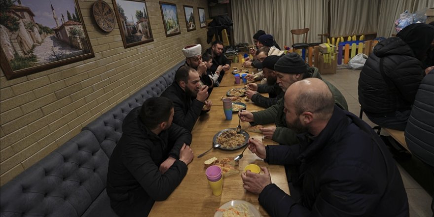 Ukrayna'nın başkenti Kiev'de savaşın gölgesinde ilk iftar