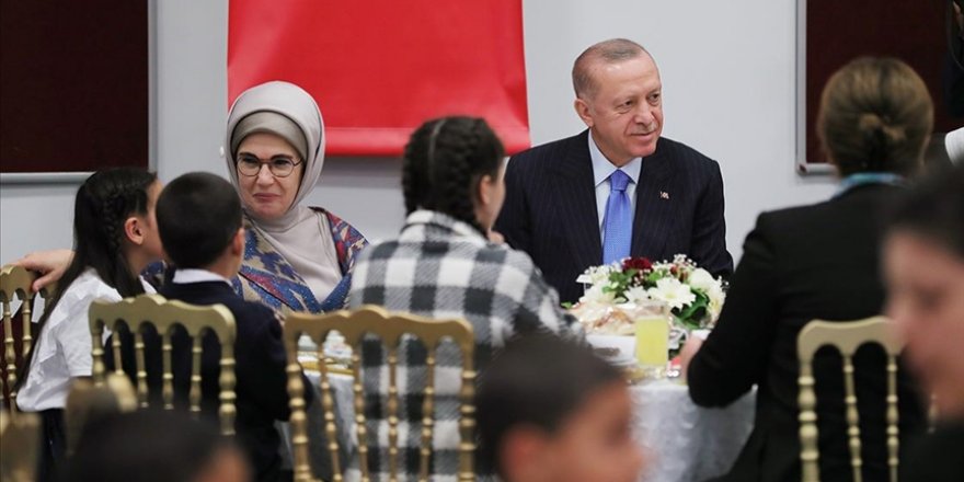 Cumhurbaşkanı Erdoğan, yetim çocuklarla iftar yaptı