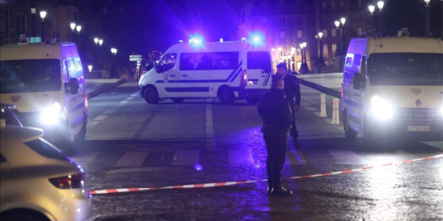 Paris'te polis sürücünün aracına ateş açtı, 2 kişi öldü