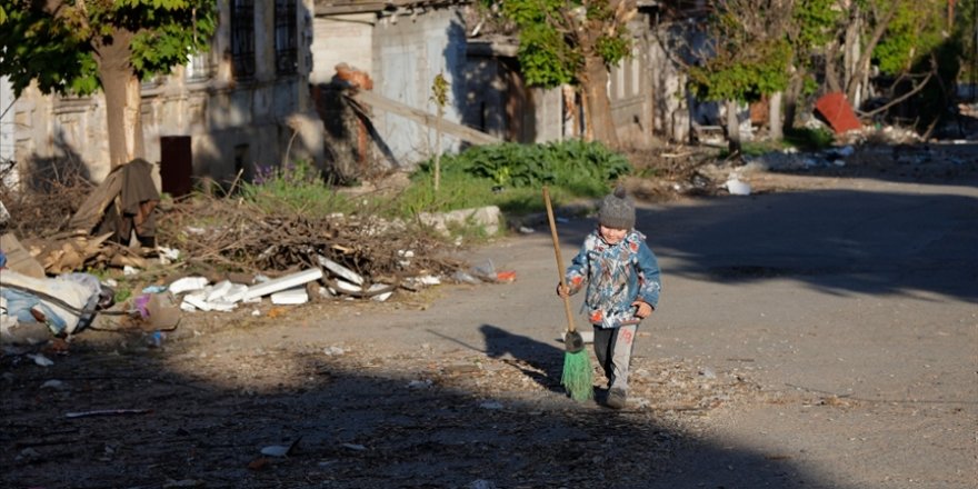 Ukrayna: Rusya'nın saldırılarında 225 çocuk öldü