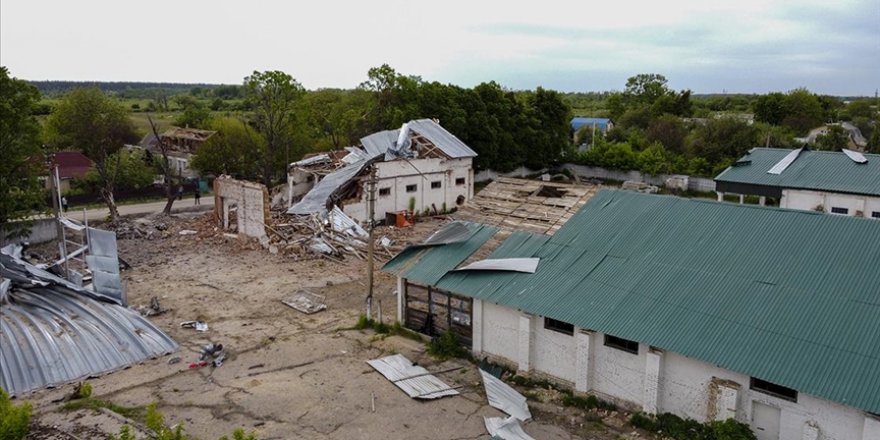 İşgalci Rusya Ukrayna'nın Kopiliv köyünü ve buğday depolarını bombaladı