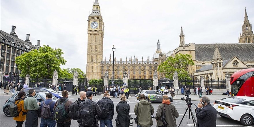 İngiltere Başbakanı Johnson partisinden güvenoyu aldı