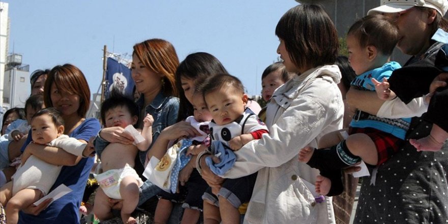 Japon kadınların yüzde 50'si çalışma hayatı ve evlilik arasında denge bulmakta zorlanıyor