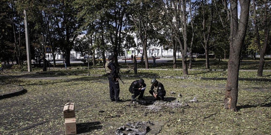 İşgalci Rusya'nın Ukrayna'nın Harkiv şehrine roketli saldırılarında 2 kişi öldü