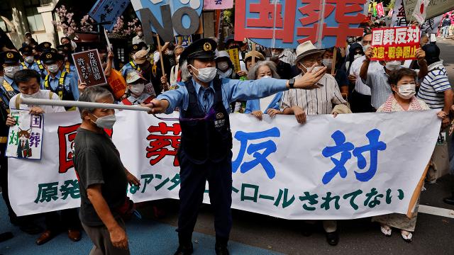 Abe'nin cenazesi için düzenlenecek devlet töreni protesto edildi