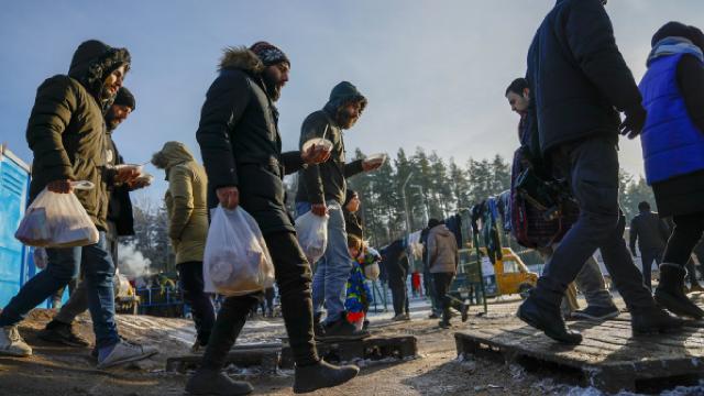 Letonya'ya 'göçmenlere şok tabancalarıyla işkence' suçlaması