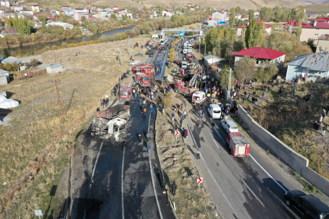 Ağrı'daki zincirleme kaza: 7 ölü, 18 yaralı