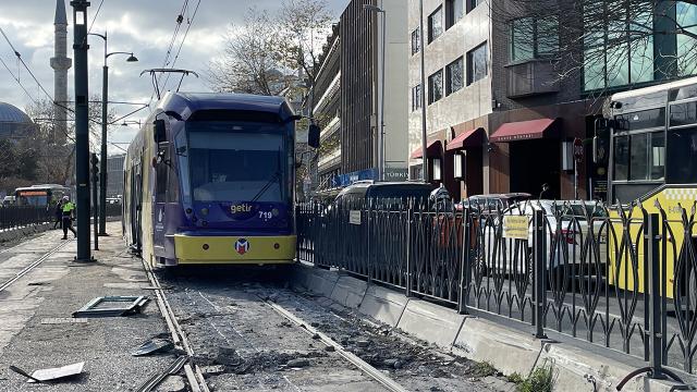 Kabataş-Bağcılar tramvayı raydan çıktı: 4 yaralı