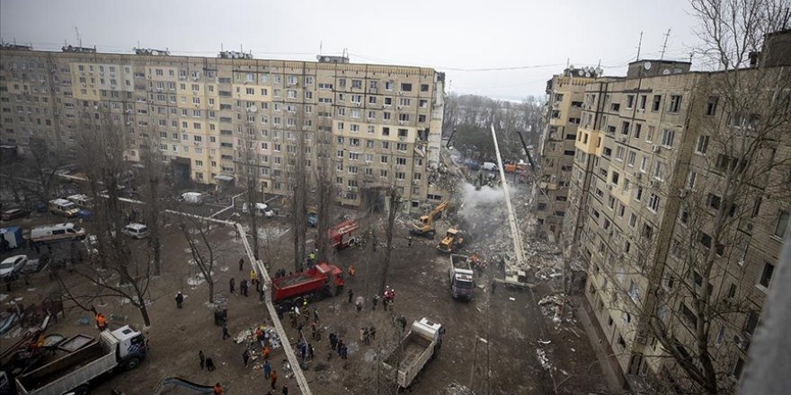 İşgalci Rusya’nın Dnipro'ya füze saldırısında ölen sivillerin sayısı 30'a yükseldi