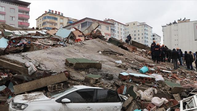 Deprem bölgesinde can kaybı 1541’e çıktı