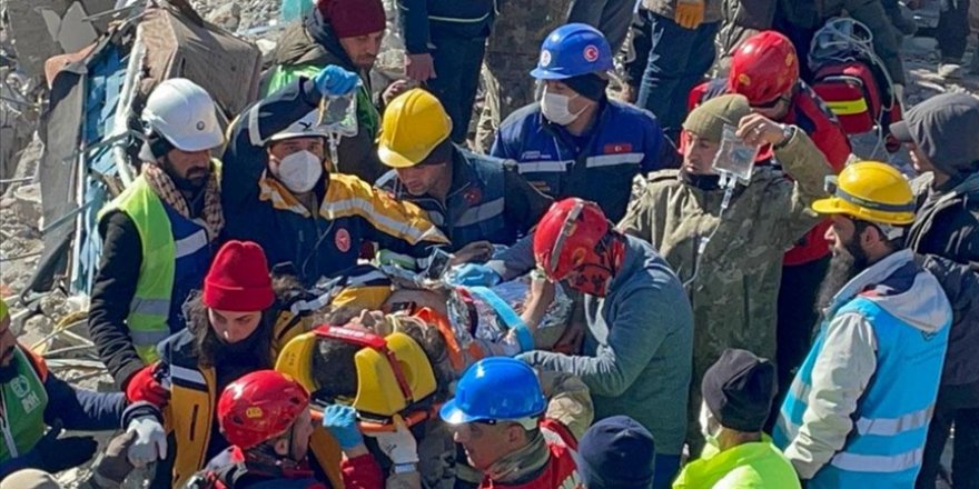 Adıyaman'da, depremden 152 saat sonra 2 kardeş kurtarıldı