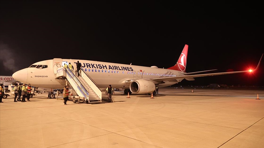 THY, onarılan Hatay Havalimanı'na ilk uçuşunu yaptı