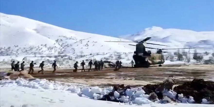 Adıyaman'ın köylerindeki depremzedelere yardım malzemeleri askeri helikopterle ulaştırılıyor