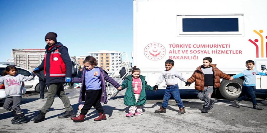 Çocuklardaki depremin izleri oyunlarla silinmeye çalışılıyor