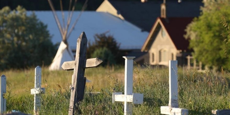 Kanada'da kilise okulunun bahçesinde 17 mezar bulundu