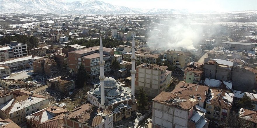 Doğanşehir'de depremin neden olduğu yıkım dronla görüntülendi