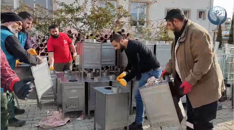 İyiliğe Çağrı Derneği deprem bölgesinde soba dağıtımı yaptı