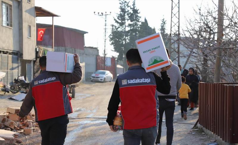 Sadakataşı deprem bölgesine yardımlarını sürdürüyor 