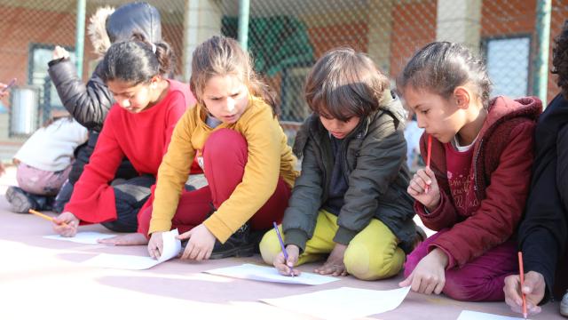 1476 çocuk kimlik doğrulaması sonrasında ailesine teslim edildi