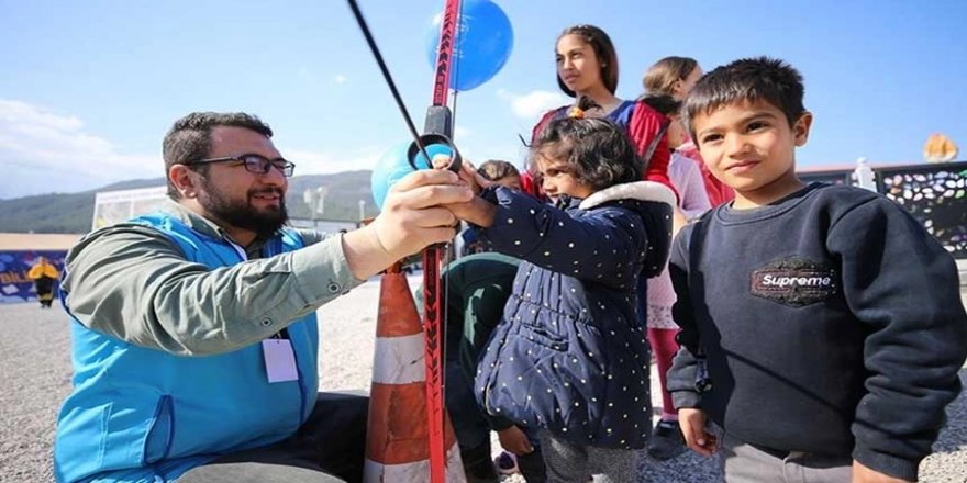 Kıyamet kopuyor olsa bile fidan dikmek...