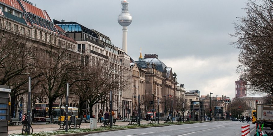 Berlin’de başörtülü öğretmenler okullarda çalışabilecek