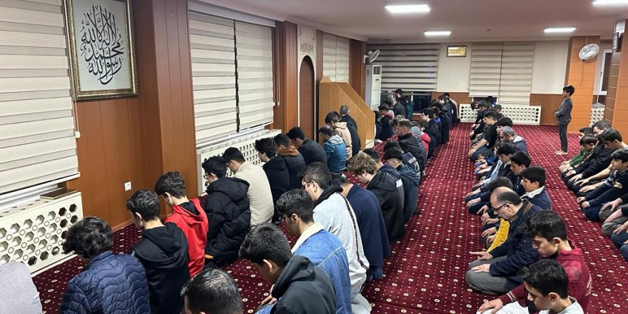 Batman'da lise ve ortaokul öğrencileri iftar programında buluştu