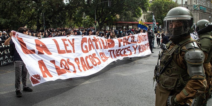 Şili'de öğrenciler tartışmalı güvenlik yasasını protesto etti