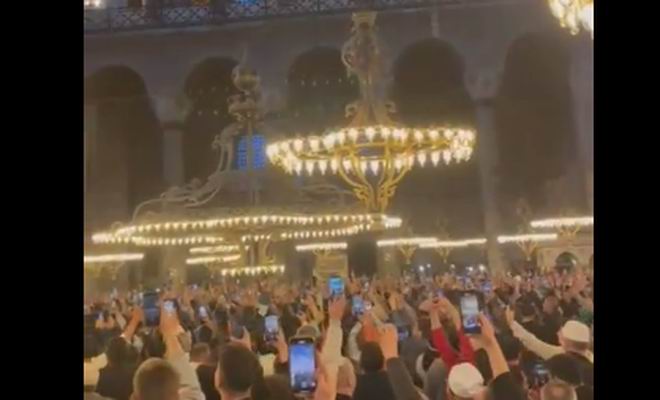 Ayasofya Camii, Allah-u Ekber nidalarıyla yankılandı