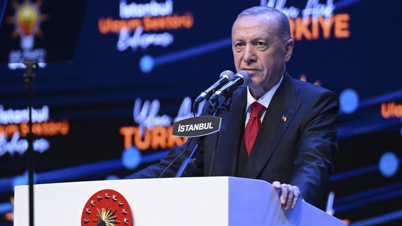 Cumhurbaşkanı Erdoğan'dan ırkçı belediye başkanına 'heykel' cevabı