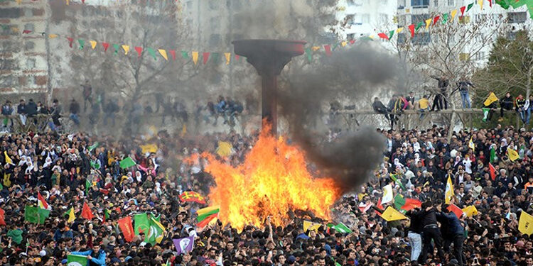 Depremden hemen sonra Nevroz’da tepinenler şimdi duyarlılık kasıyor